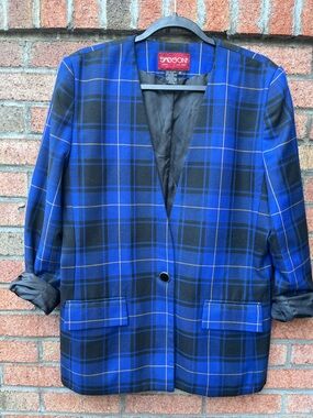Vintage 80’a Sasson blazer in a bold cobalt blue plaid. Size 10